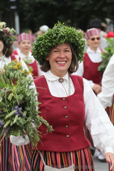 Dziesmu un deju svētku atklāšanas gājiens pulcē Rīgā visus Latvijas novadus (101-200) 226661