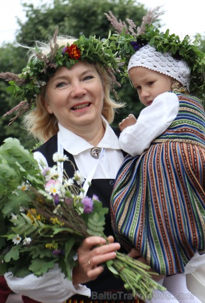 Dziesmu un deju svētku atklāšanas gājiens pulcē Rīgā visus Latvijas novadus (101-200) 226684