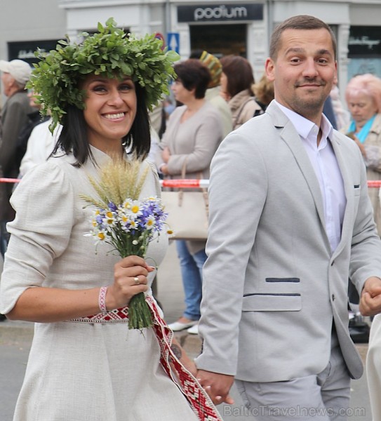 Dziesmu un deju svētku atklāšanas gājiens pulcē Rīgā visus Latvijas novadus (101-200) 226691