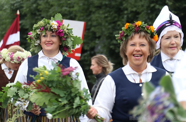 Dziesmu un deju svētku atklāšanas gājiens pulcē Rīgā visus Latvijas novadus (101-200) 226698