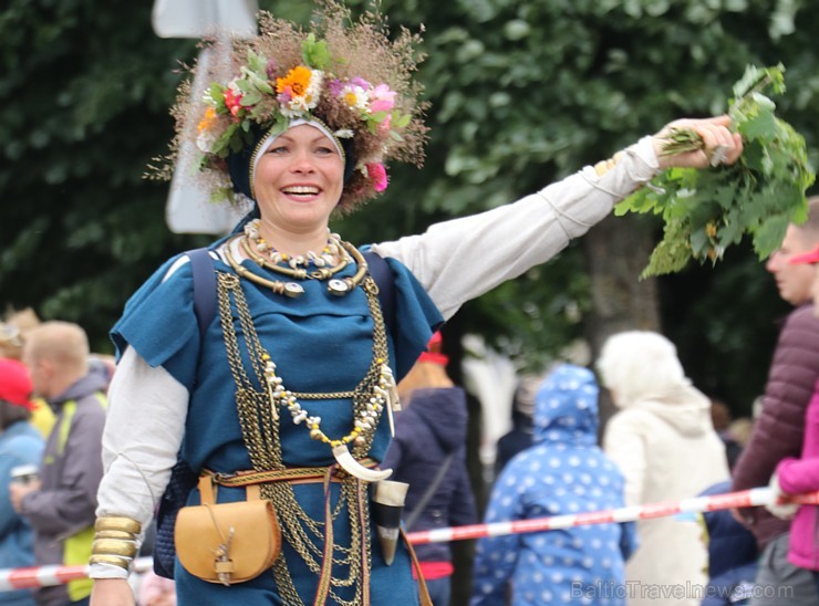 Dziesmu un deju svētku atklāšanas gājiens pulcē Rīgā visus Latvijas novadus (101-200) 226701