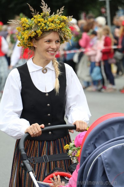 Dziesmu un deju svētku atklāšanas gājiens pulcē Rīgā visus Latvijas novadus (101-200) 226710