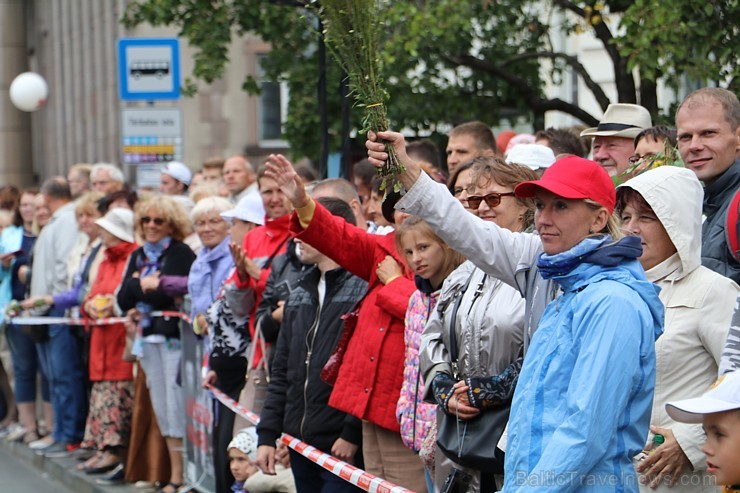 Dziesmu un deju svētku atklāšanas gājiens pulcē Rīgā visus Latvijas novadus (201-300) 226792