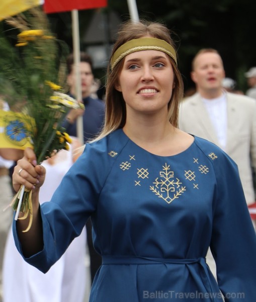 Dziesmu un deju svētku atklāšanas gājiens pulcē Rīgā visus Latvijas novadus (201-300) 226810