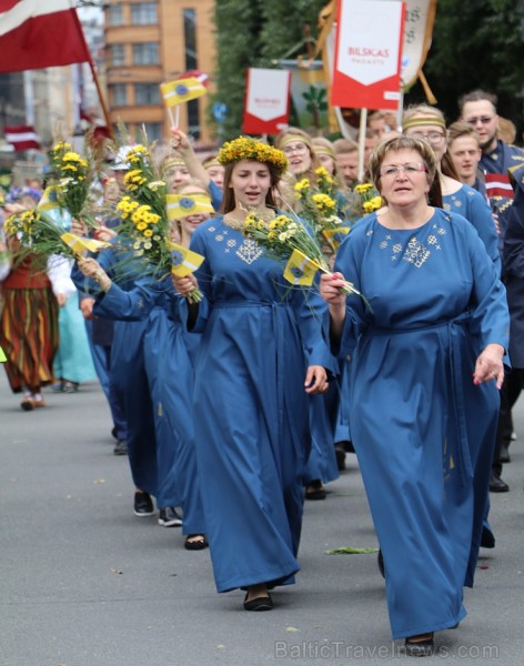 Dziesmu un deju svētku atklāšanas gājiens pulcē Rīgā visus Latvijas novadus (201-300) 226814