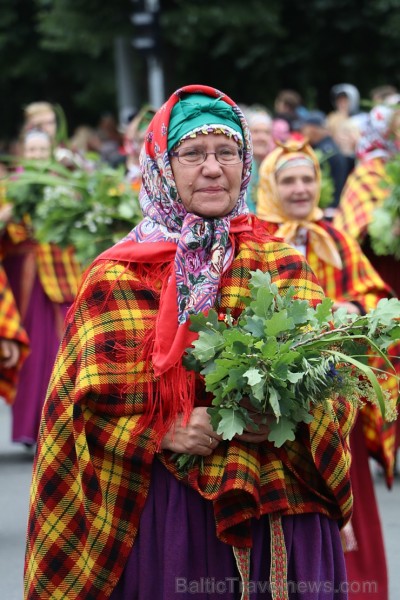 Dziesmu un deju svētku atklāšanas gājiens pulcē Rīgā visus Latvijas novadus (301-400) 226862