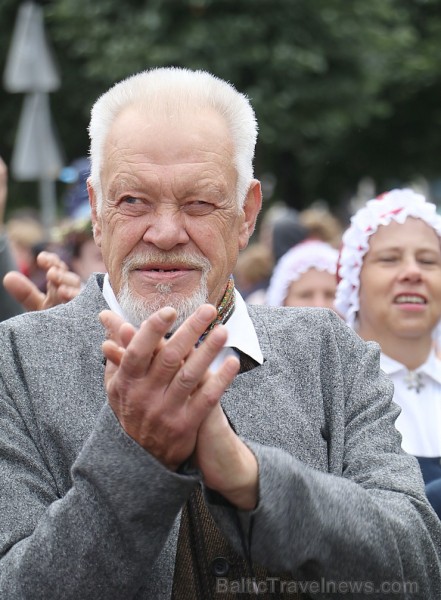 Dziesmu un deju svētku atklāšanas gājiens pulcē Rīgā visus Latvijas novadus (301-400) 226869