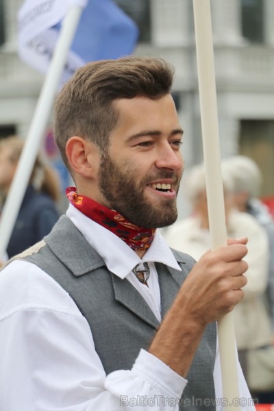 Dziesmu un deju svētku atklāšanas gājiens pulcē Rīgā visus Latvijas novadus (301-400) 226871