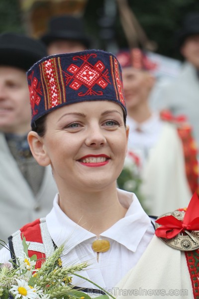 Dziesmu un deju svētku atklāšanas gājiens pulcē Rīgā visus Latvijas novadus (301-400) 226880