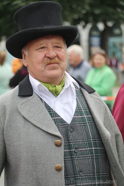 Dziesmu un deju svētku atklāšanas gājiens pulcē Rīgā visus Latvijas novadus (301-400) 226884
