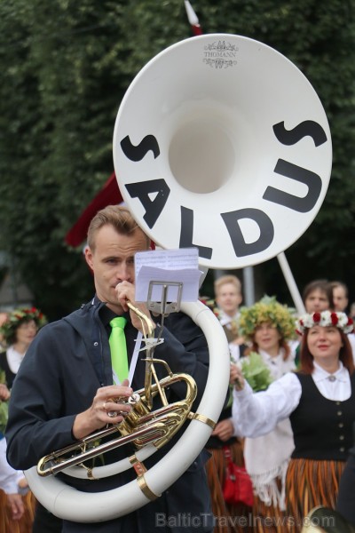Dziesmu un deju svētku atklāšanas gājiens pulcē Rīgā visus Latvijas novadus (301-400) 226919