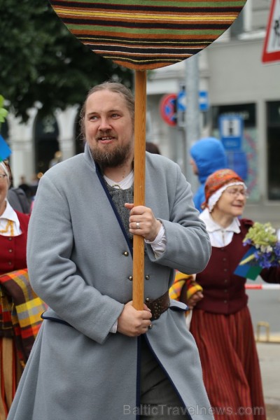 Dziesmu un deju svētku atklāšanas gājiens pulcē Rīgā visus Latvijas novadus (301-400) 226922