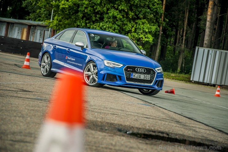 Travelnews.lv izmēģina Audi RS 3 un Audi RS 4 dinamiskās īpašības Biķernieku trasē 226853
