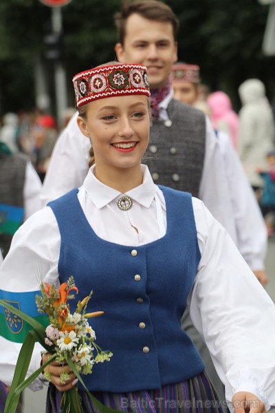 Dziesmu un deju svētku atklāšanas gājiens pulcē Rīgā visus Latvijas novadus (401-500) 226938