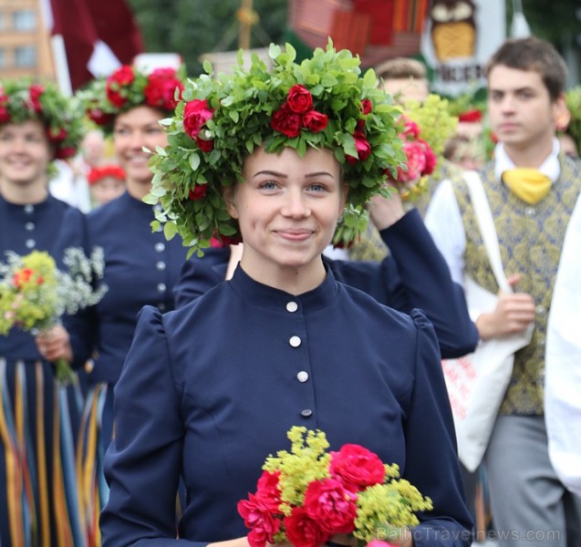 Dziesmu un deju svētku atklāšanas gājiens pulcē Rīgā visus Latvijas novadus (401-500) 226957
