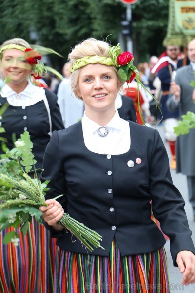 Dziesmu un deju svētku atklāšanas gājiens pulcē Rīgā visus Latvijas novadus (401-500) 226965