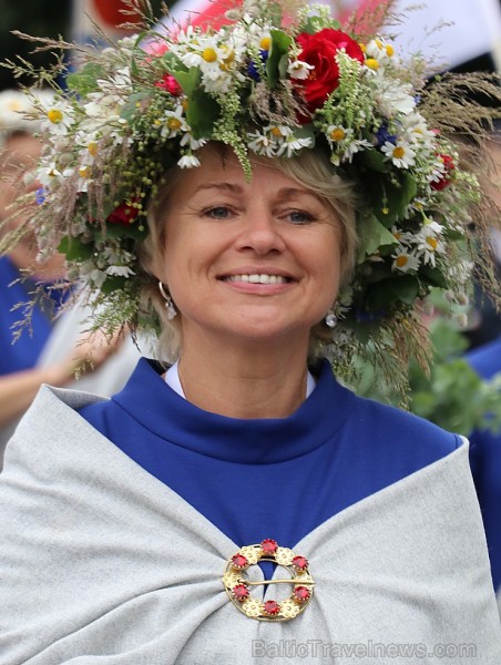 Dziesmu un deju svētku atklāšanas gājiens pulcē Rīgā visus Latvijas novadus (401-500) 226975