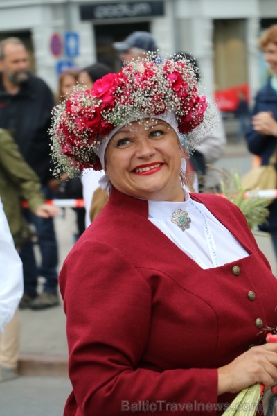 Dziesmu un deju svētku atklāšanas gājiens pulcē Rīgā visus Latvijas novadus (401-500) 226990