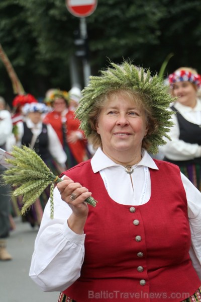 Dziesmu un deju svētku atklāšanas gājiens pulcē Rīgā visus Latvijas novadus (401-500) 226993