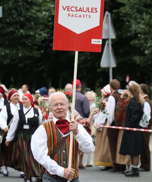 Dziesmu un deju svētku atklāšanas gājiens pulcē Rīgā visus Latvijas novadus (401-500) 226995