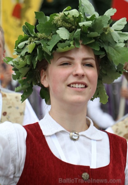 Dziesmu un deju svētku atklāšanas gājiens pulcē Rīgā visus Latvijas novadus (401-500) 227005