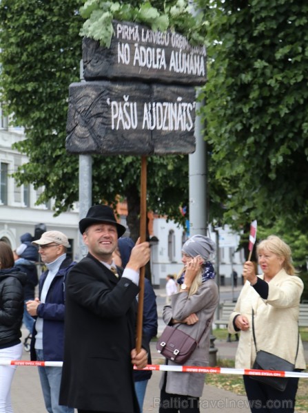 Dziesmu un deju svētku atklāšanas gājiens pulcē Rīgā visus Latvijas novadus (401-500) 227031