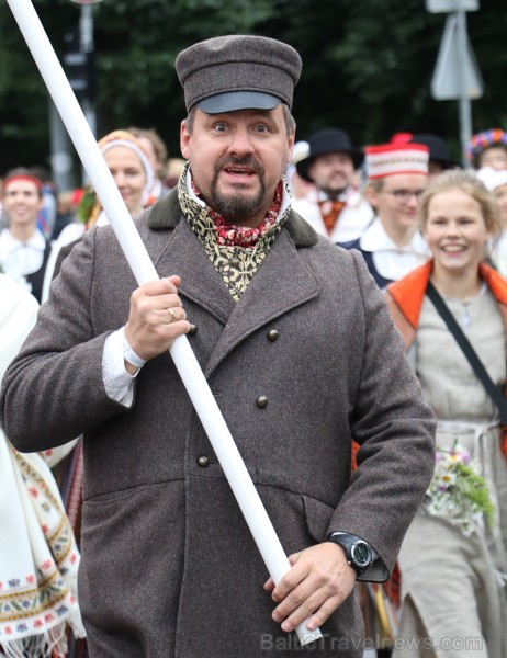 Dziesmu un deju svētku atklāšanas gājiens pulcē Rīgā visus Latvijas novadus (501-600) 227043