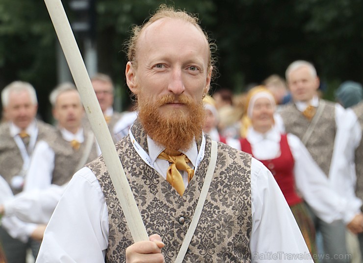 Dziesmu un deju svētku atklāšanas gājiens pulcē Rīgā visus Latvijas novadus (501-600) 227055