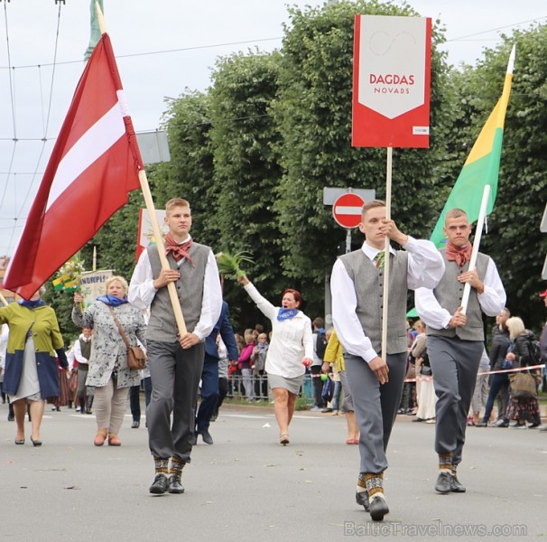 Dziesmu un deju svētku atklāšanas gājiens pulcē Rīgā visus Latvijas novadus (501-600) 227184