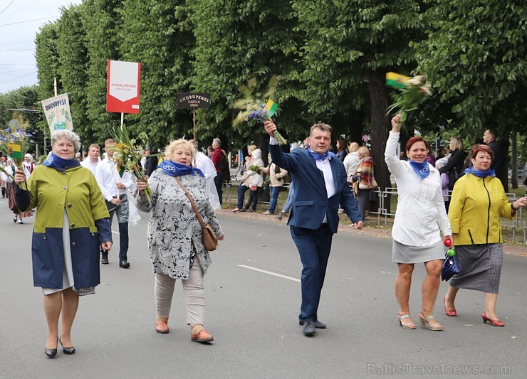 Dziesmu un deju svētku atklāšanas gājiens pulcē Rīgā visus Latvijas novadus (501-600) 227185