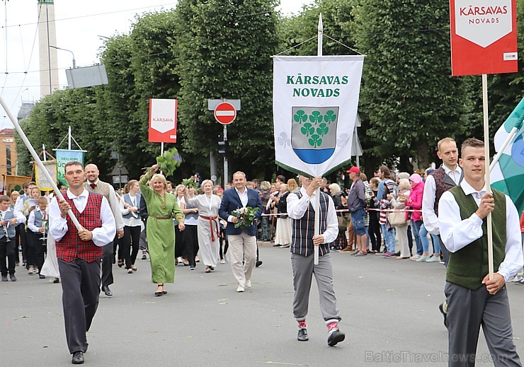 Dziesmu un deju svētku atklāšanas gājiens pulcē Rīgā visus Latvijas novadus (601-700) 227212