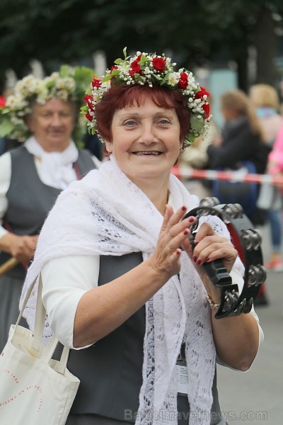 Dziesmu un deju svētku atklāšanas gājiens pulcē Rīgā visus Latvijas novadus (601-700) 227219
