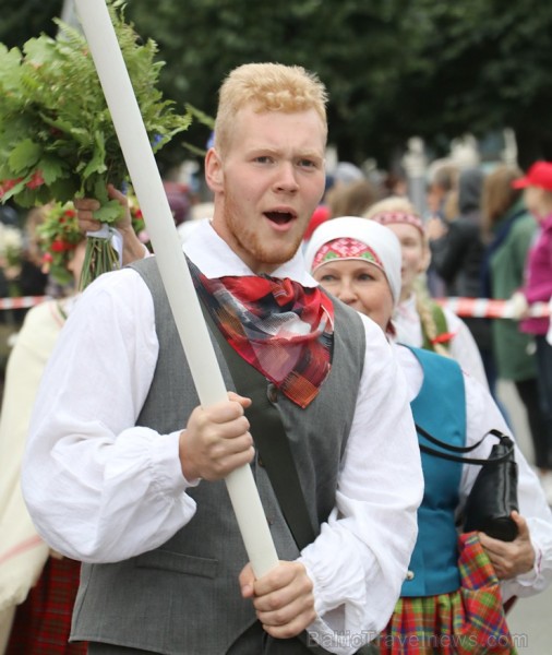 Dziesmu un deju svētku atklāšanas gājiens pulcē Rīgā visus Latvijas novadus (601-700) 227228