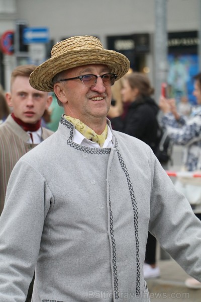 Dziesmu un deju svētku atklāšanas gājiens pulcē Rīgā visus Latvijas novadus (601-700) 227238