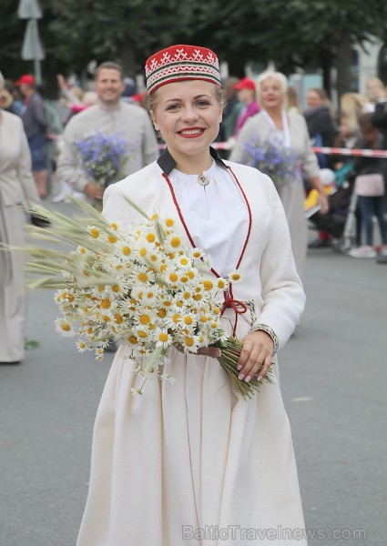 Dziesmu un deju svētku atklāšanas gājiens pulcē Rīgā visus Latvijas novadus (601-700) 227346