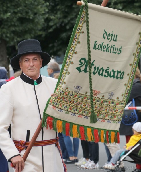 Dziesmu un deju svētku atklāšanas gājiens pulcē Rīgā visus Latvijas novadus (601-700) 227347