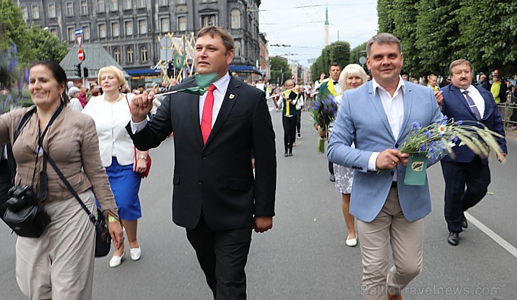 Dziesmu un deju svētku atklāšanas gājiens pulcē Rīgā visus Latvijas novadus (601-700) 227350