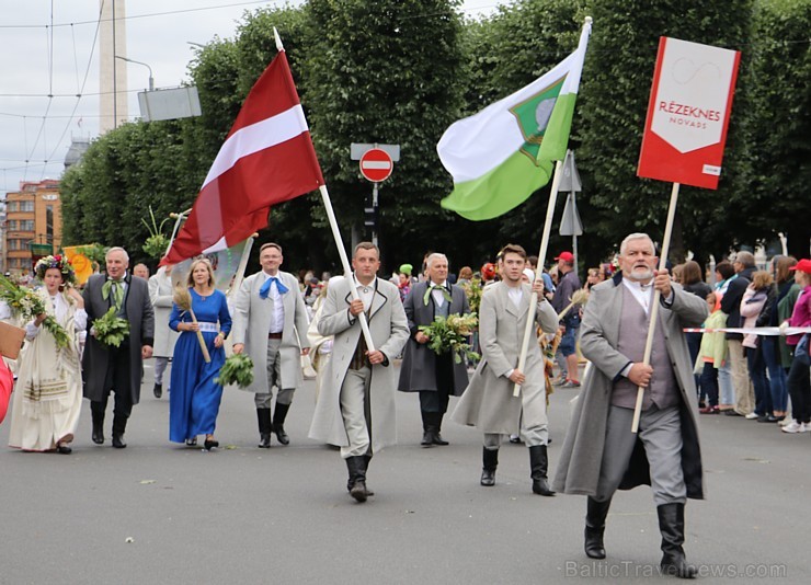 Dziesmu un deju svētku atklāšanas gājiens pulcē Rīgā visus Latvijas novadus (601-700) 227353