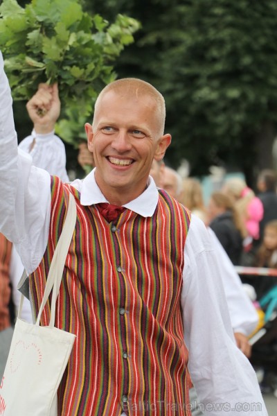 Dziesmu un deju svētku atklāšanas gājiens pulcē Rīgā visus Latvijas novadus (601-700) 227366