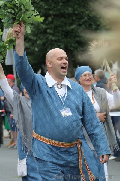 Dziesmu un deju svētku atklāšanas gājiens pulcē Rīgā visus Latvijas novadus (601-700) 227368