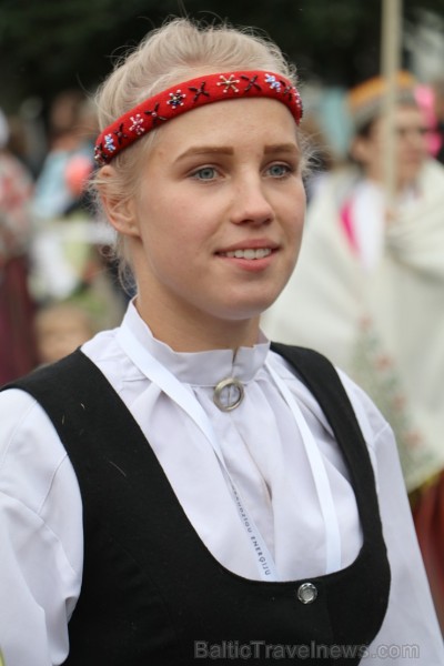 Dziesmu un deju svētku atklāšanas gājiens pulcē Rīgā visus Latvijas novadus (601-700) 227373