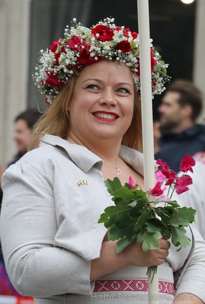 Dziesmu un deju svētku atklāšanas gājiens pulcē Rīgā visus Latvijas novadus (701-800) 227433