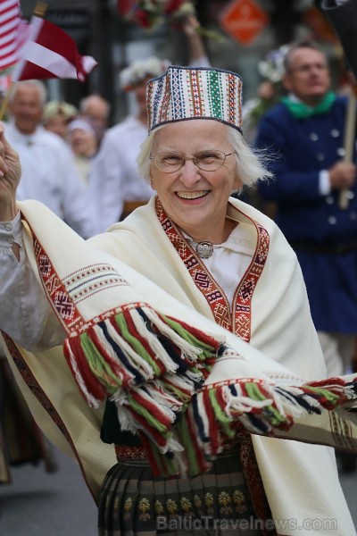 Dziesmu un deju svētku atklāšanas gājiens pulcē Rīgā visus Latvijas novadus (701-800) 227452