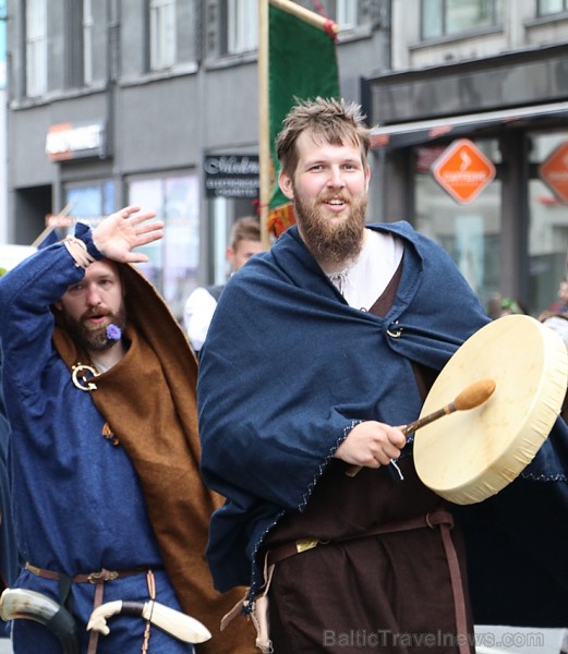 Dziesmu un deju svētku atklāšanas gājiens pulcē Rīgā visus Latvijas novadus (701-800) 227461