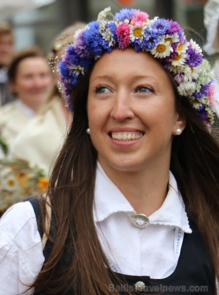 Dziesmu un deju svētku atklāšanas gājiens pulcē Rīgā visus Latvijas novadus (701-800) 227481