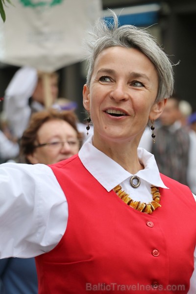 Dziesmu un deju svētku atklāšanas gājiens pulcē Rīgā visus Latvijas novadus (701-800) 227482