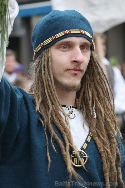 Dziesmu un deju svētku atklāšanas gājiens pulcē Rīgā visus Latvijas novadus (701-800) 227483