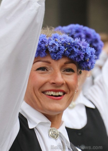 Dziesmu un deju svētku atklāšanas gājiens pulcē Rīgā visus Latvijas novadus (701-800) 227484