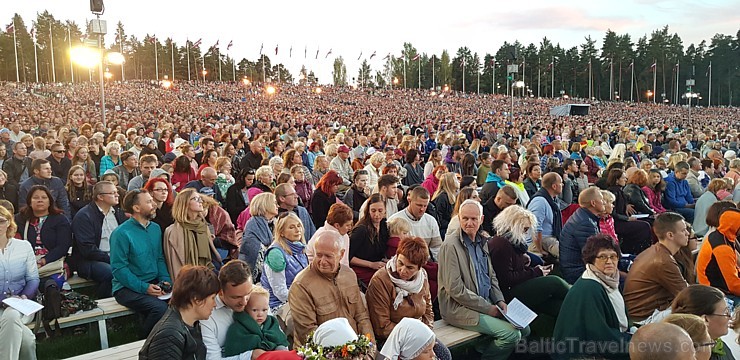 Travelnews.lv piedāvā fotomirkļus no noslēguma koncerta «Zvaigžņu ceļā» 227647