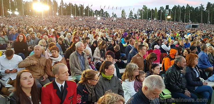 Travelnews.lv piedāvā fotomirkļus no noslēguma koncerta «Zvaigžņu ceļā» 227653
